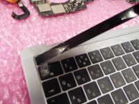 2016TouchBar（タッチバー液晶）の交換